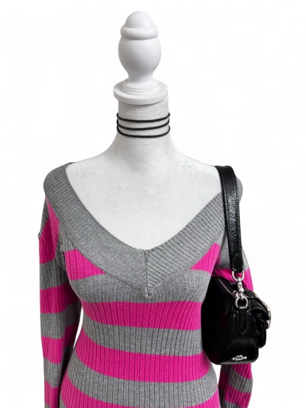 lei Ribbed V-Neck Striped Sweater in Gray and Hot Pink - Picture 2 of 8
